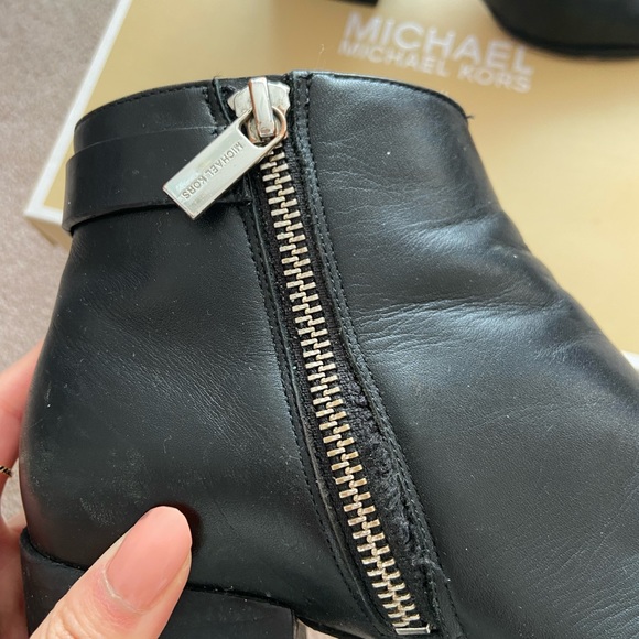 Michael Kors Chelsea Boots - Picture 5 of 5